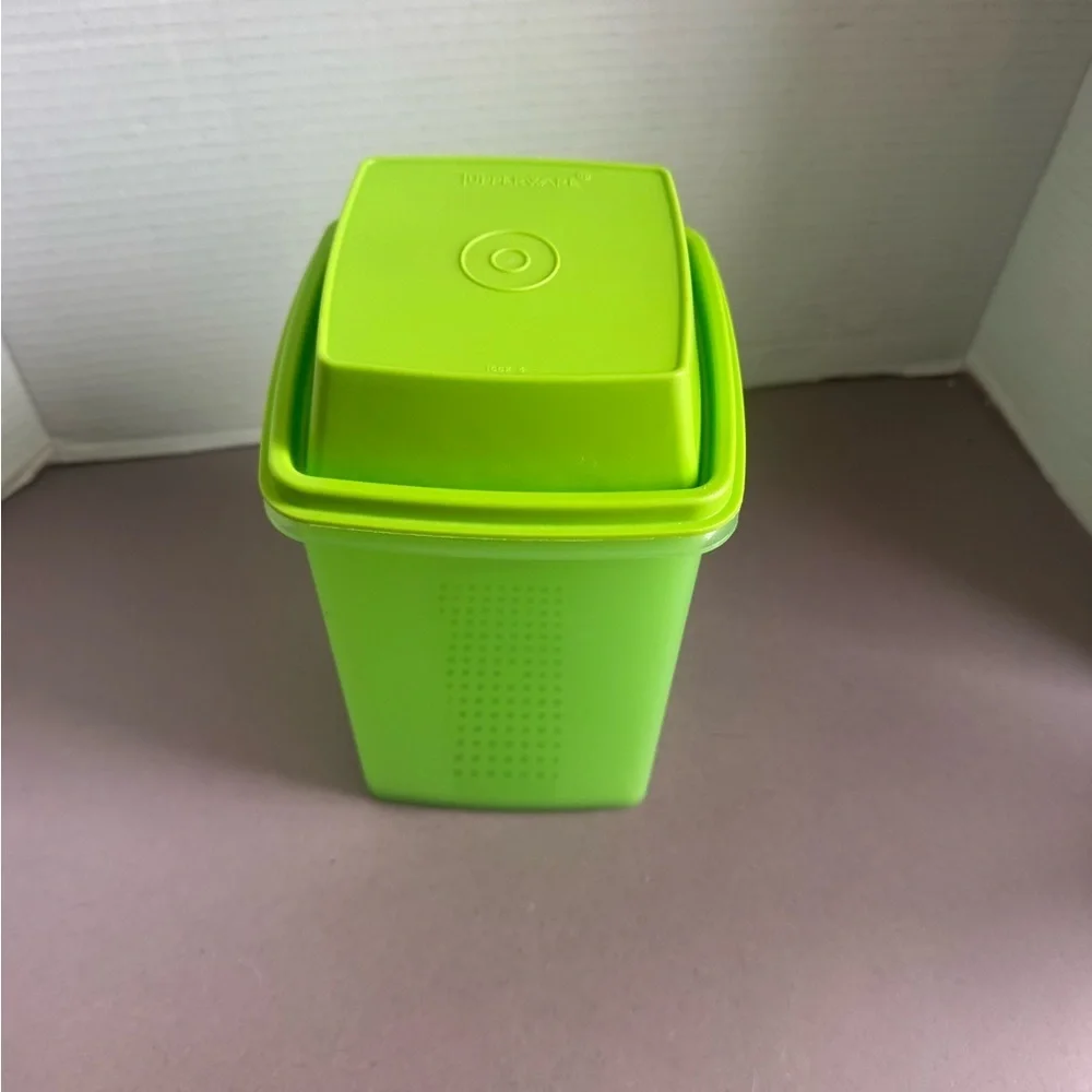 Vintage Tupperware Pick-a-deli Green Pickle Container